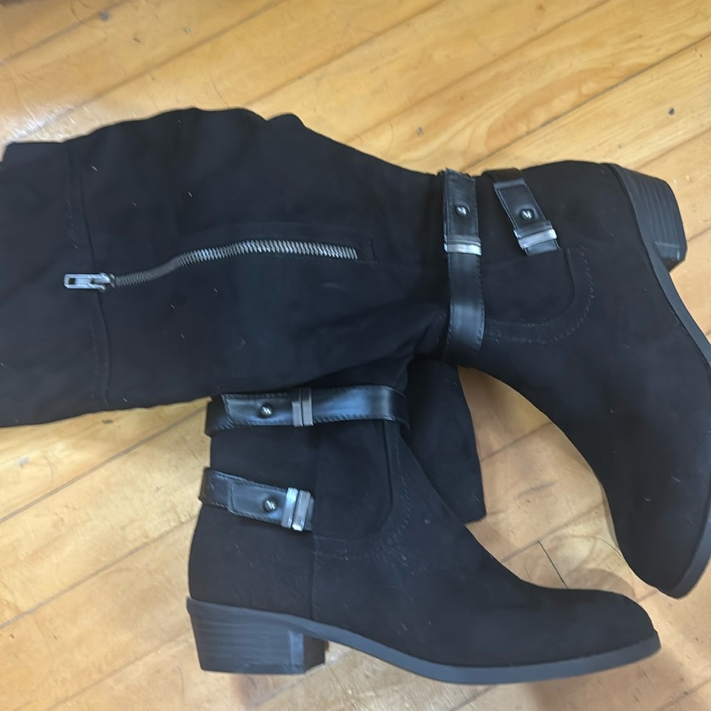 Brand new black boots